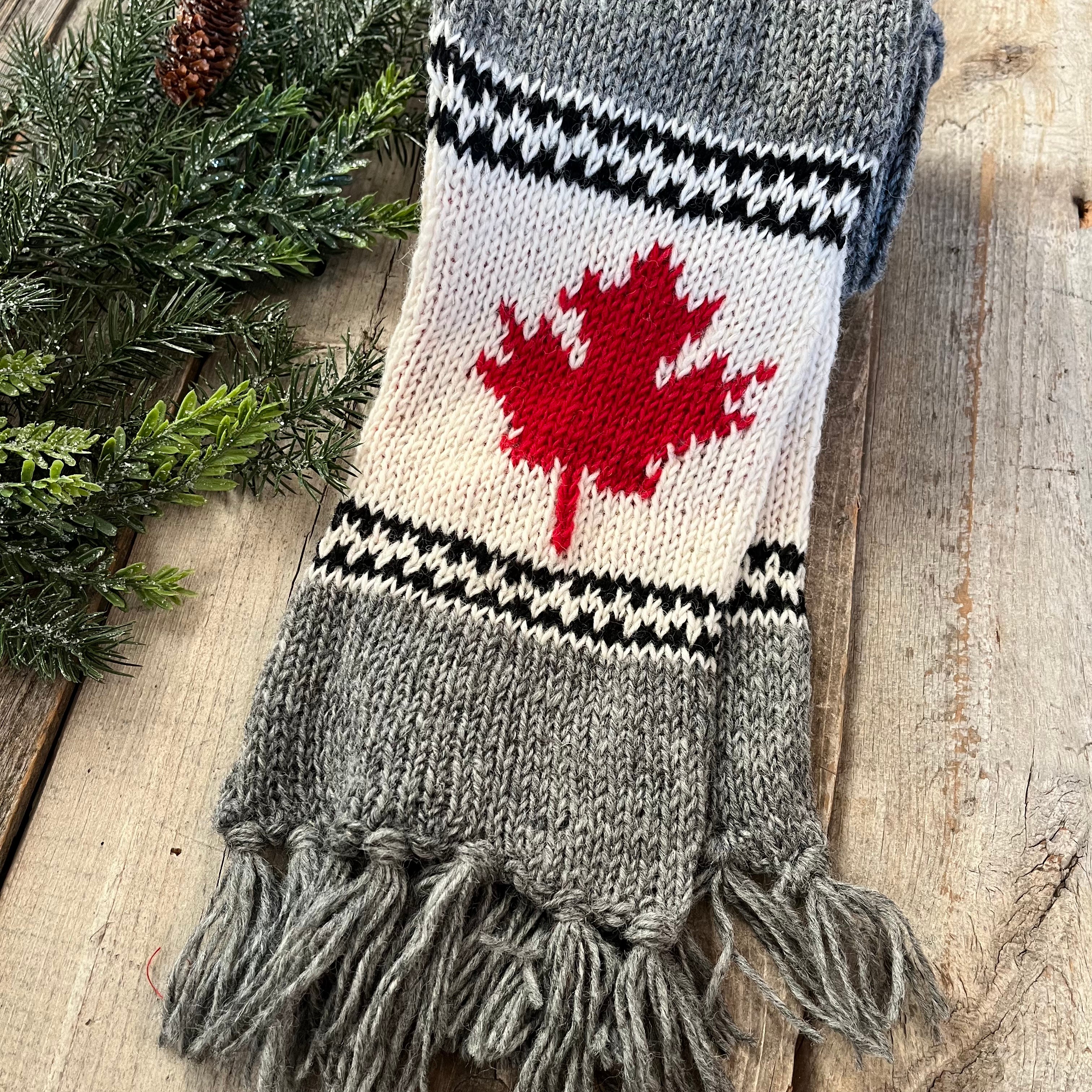 WOOL MAPLE LEAF SCARF