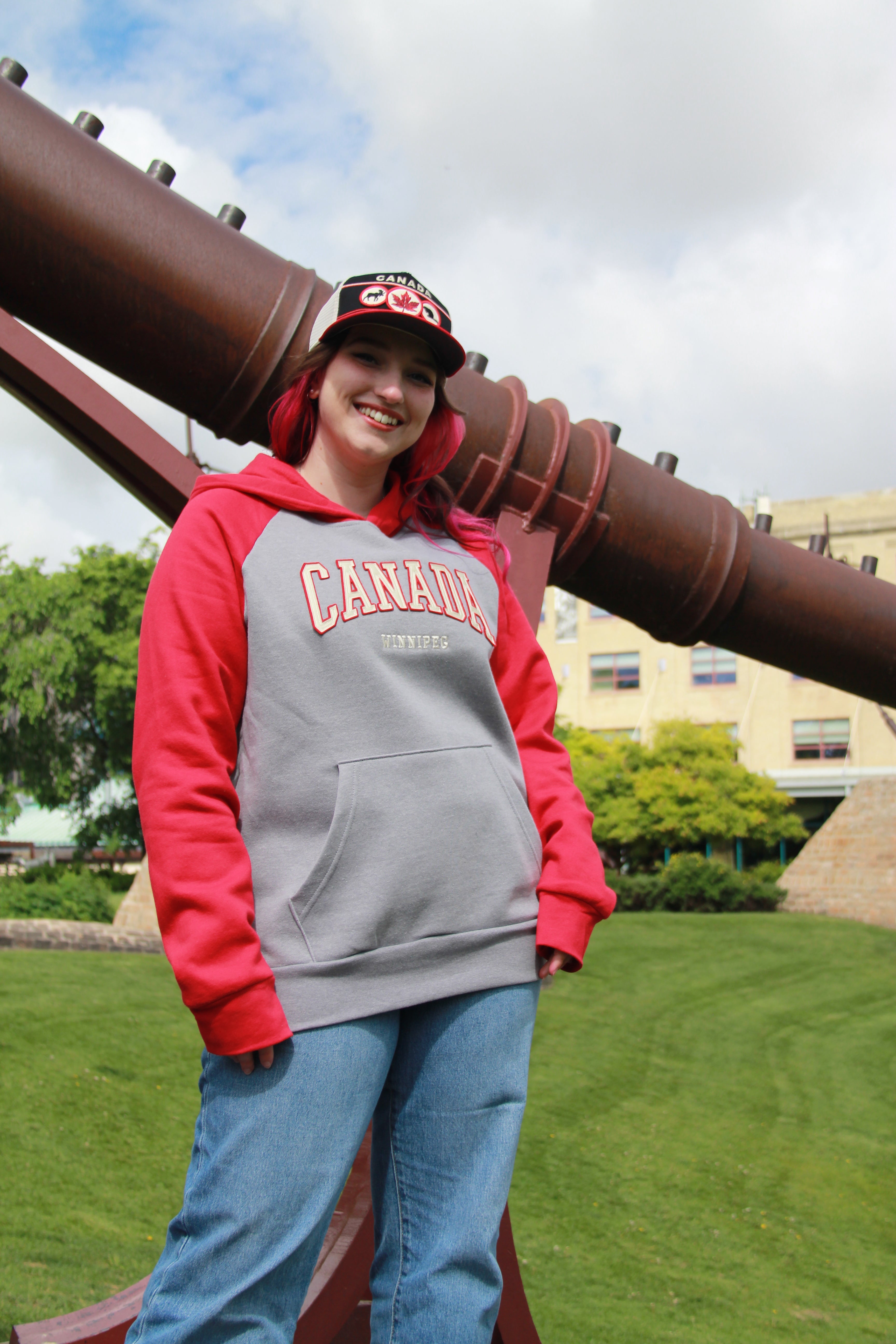 CANADA APPLIQUE RAGLAN SLEEVE HOODIE