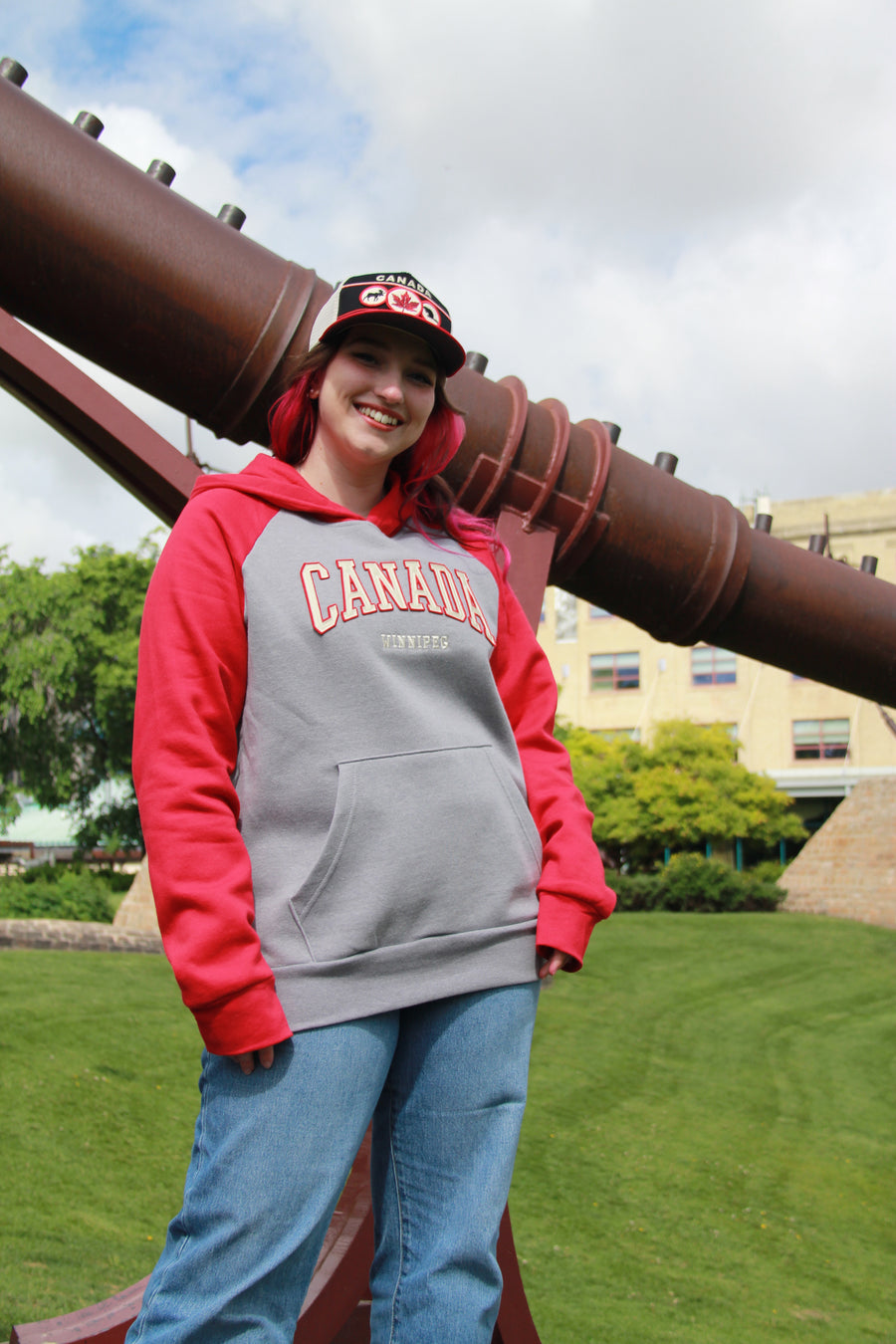 CANADA APPLIQUE RAGLAN SLEEVE HOODIE