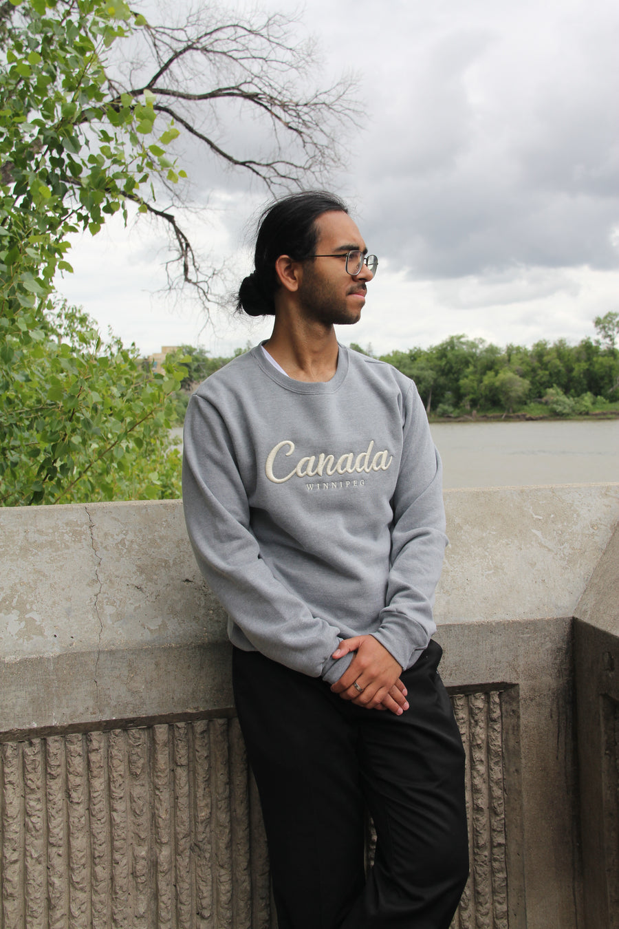 EMBROIDERED CANADA CREWNECK