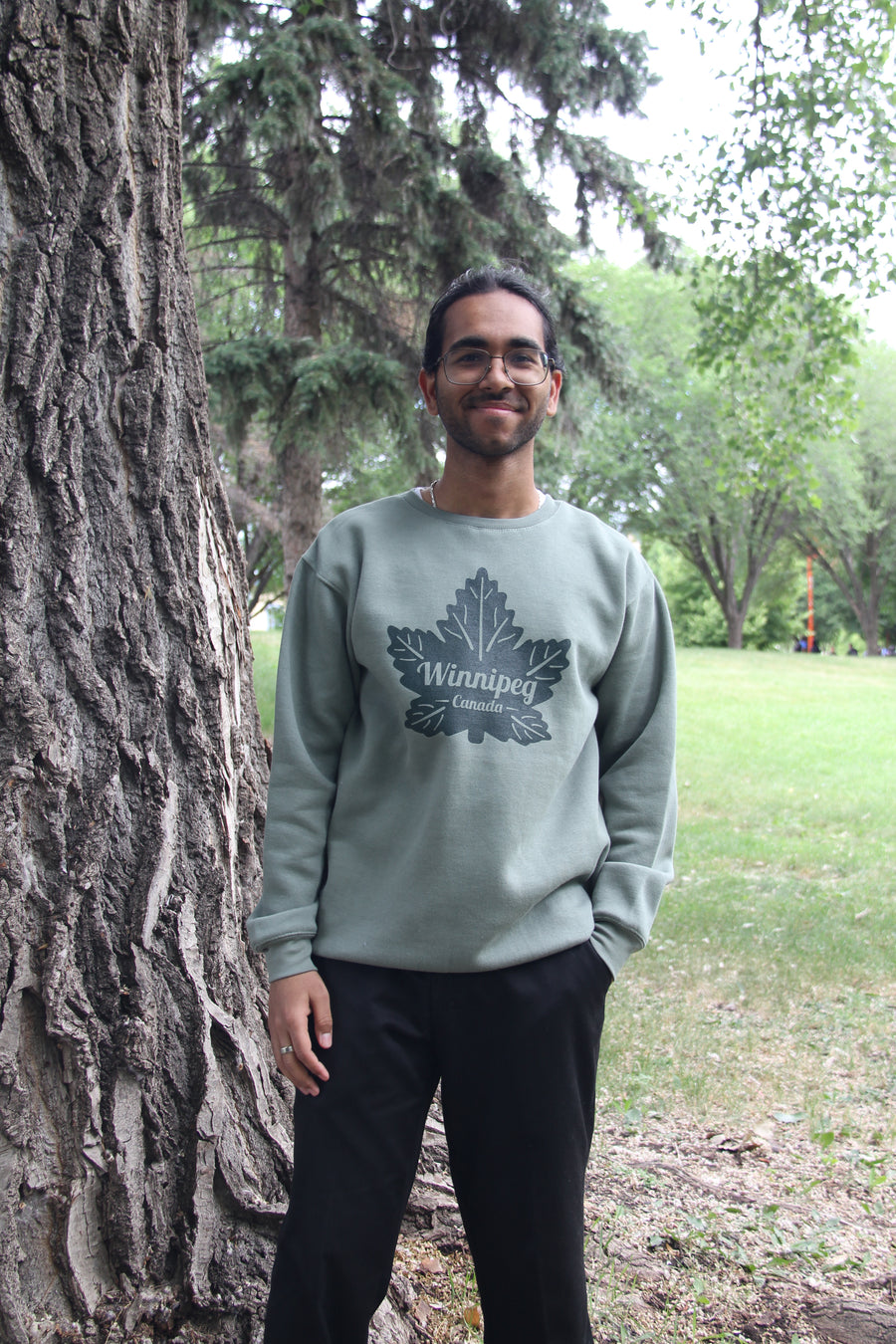 MAPLE LEAF CREWNECK