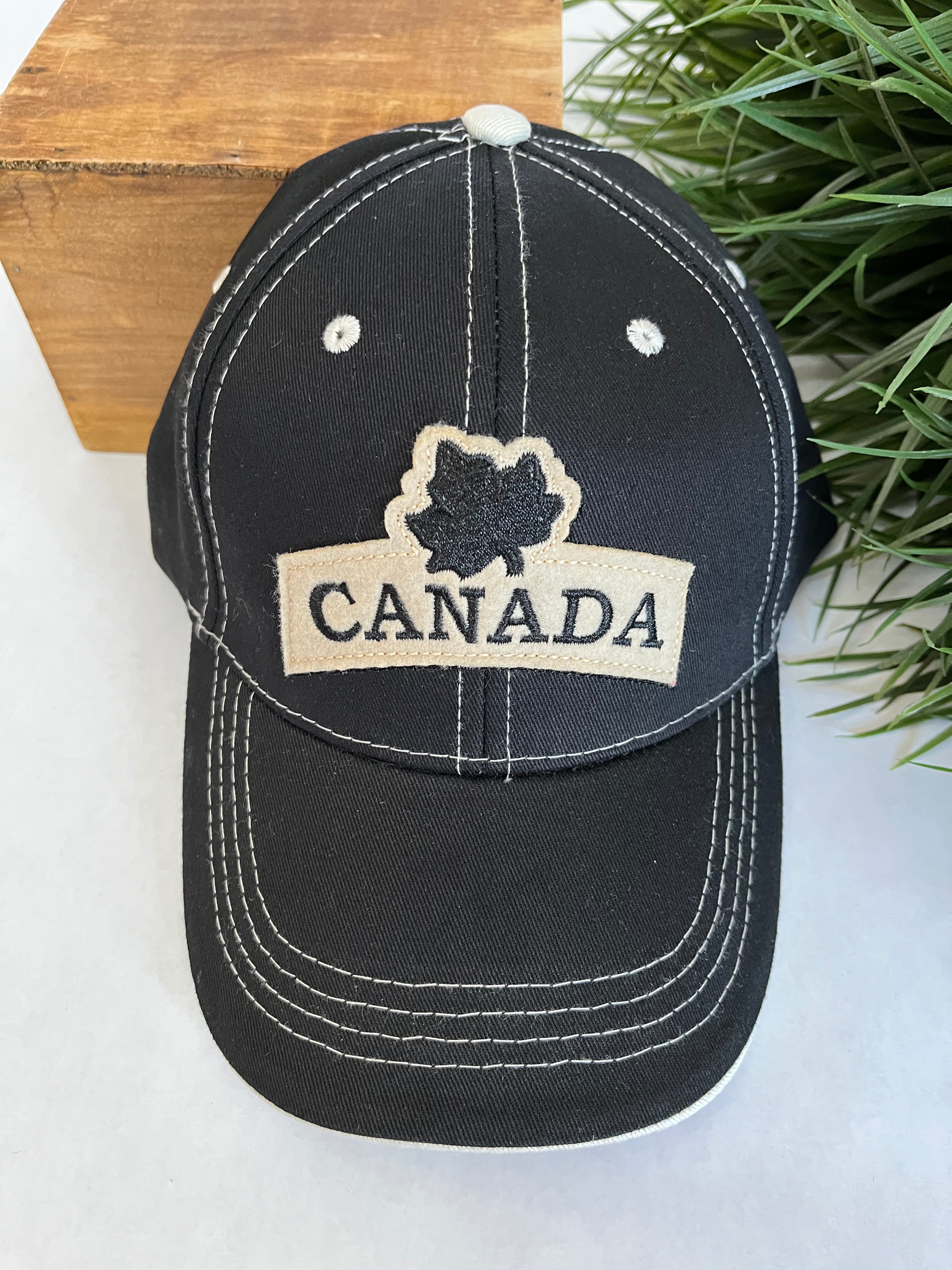 APPLIQUE CANADA HAT