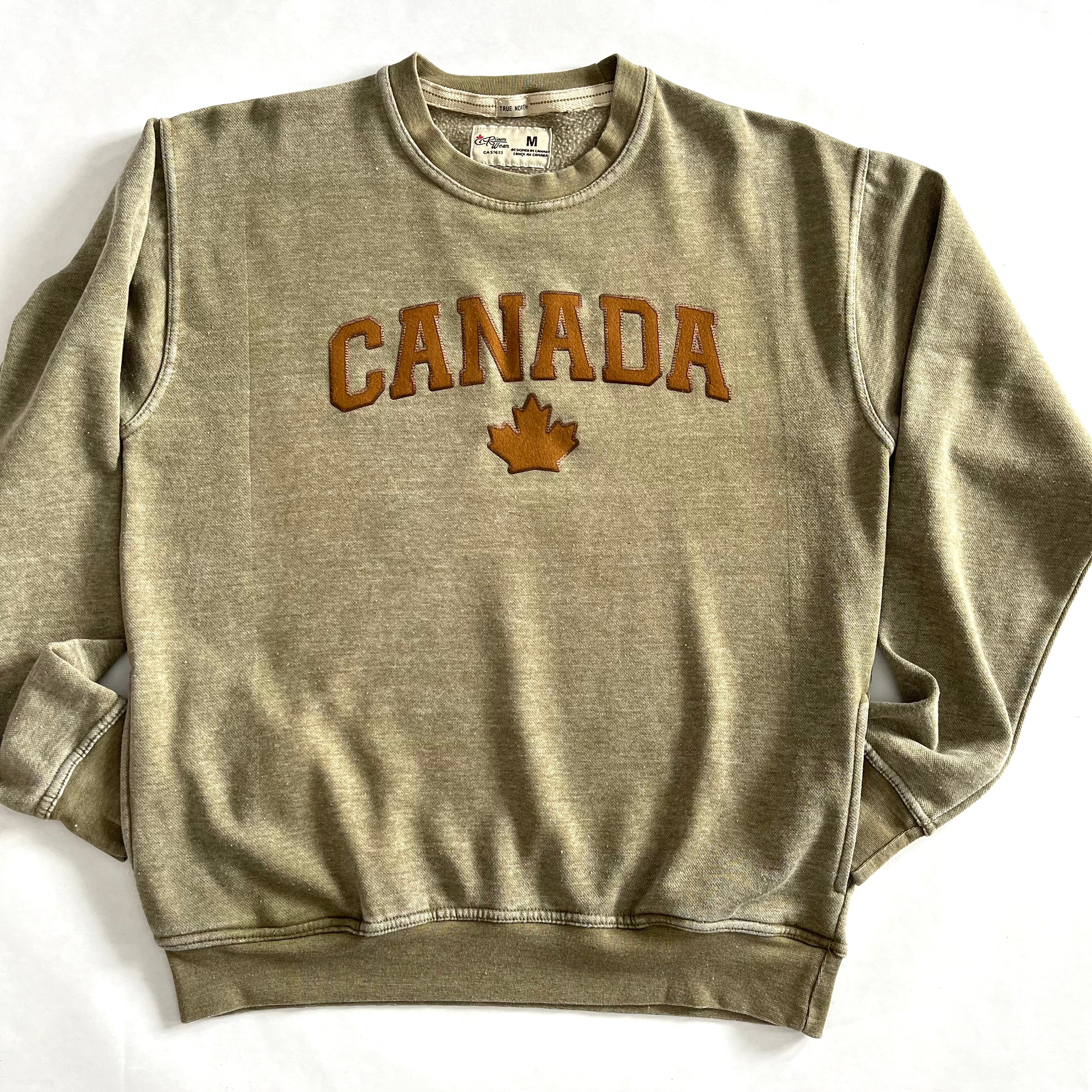 CANADA APPLIQUE ON WASHED CREWNECK